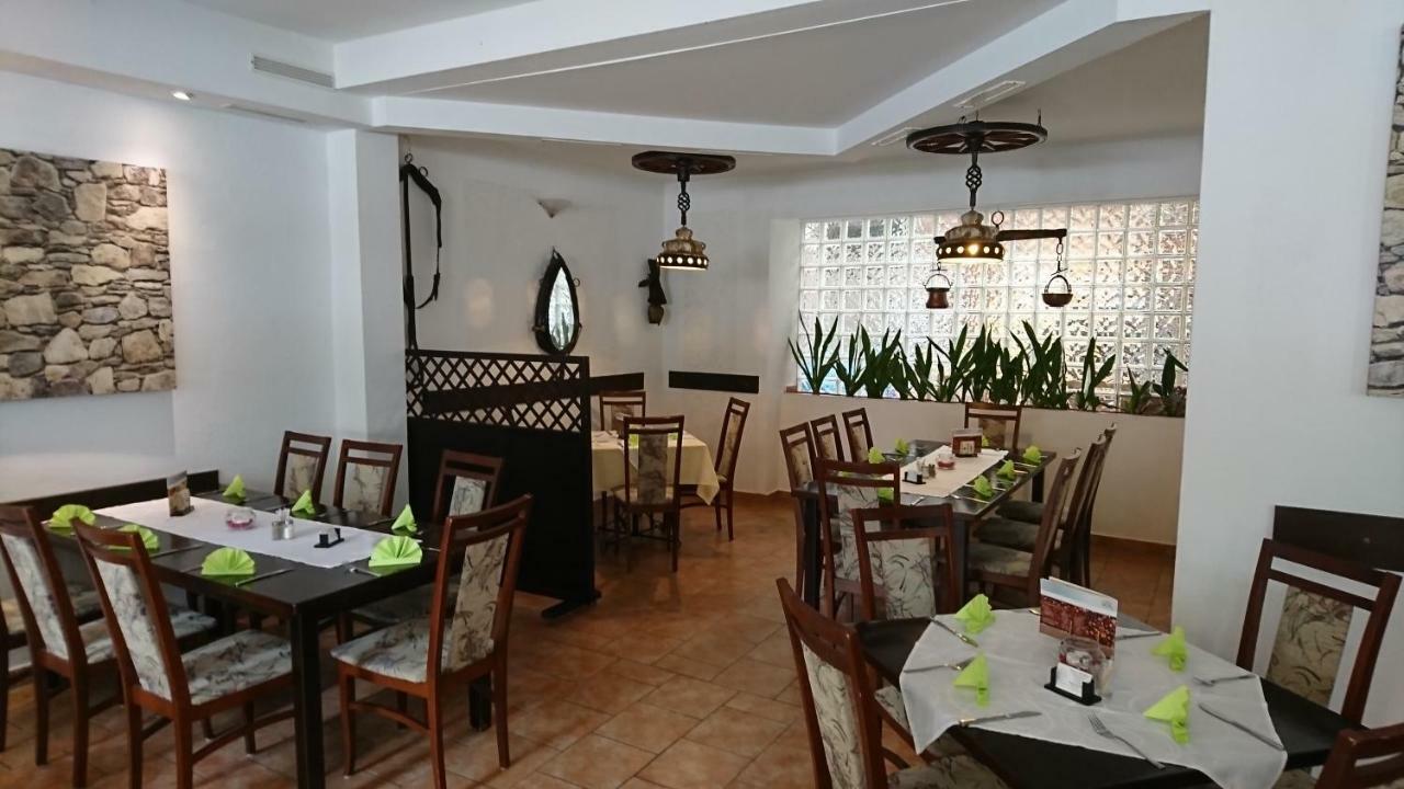 Restaurant Rosengarten 네우루핀 외부 사진
